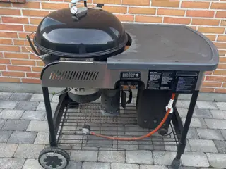 Weber-kuglegrill med bord 57cm