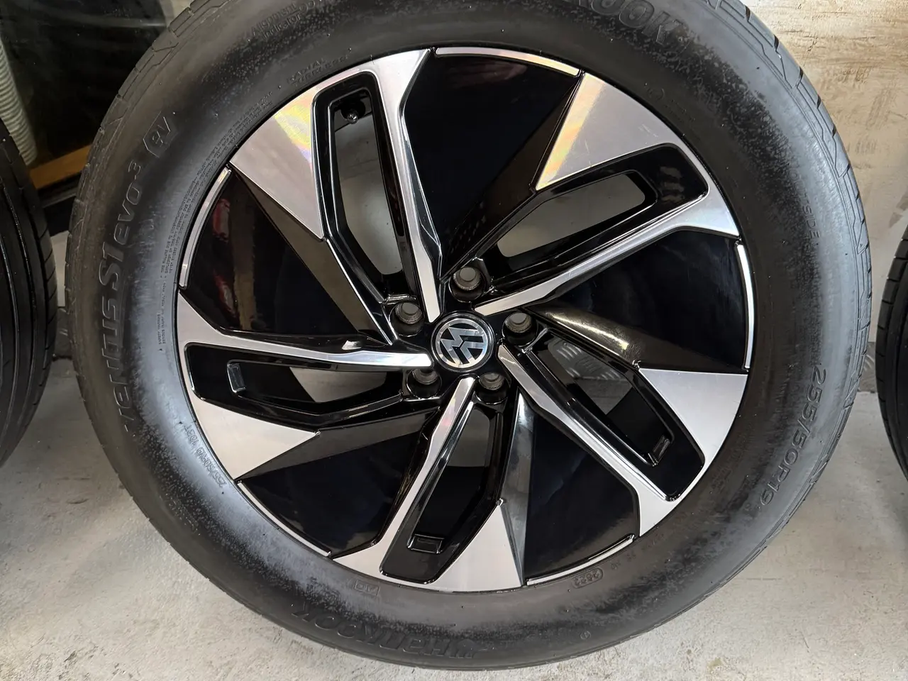 Billede 5 - Originale 19” vw id4 alufælge med hankook sommerdæ