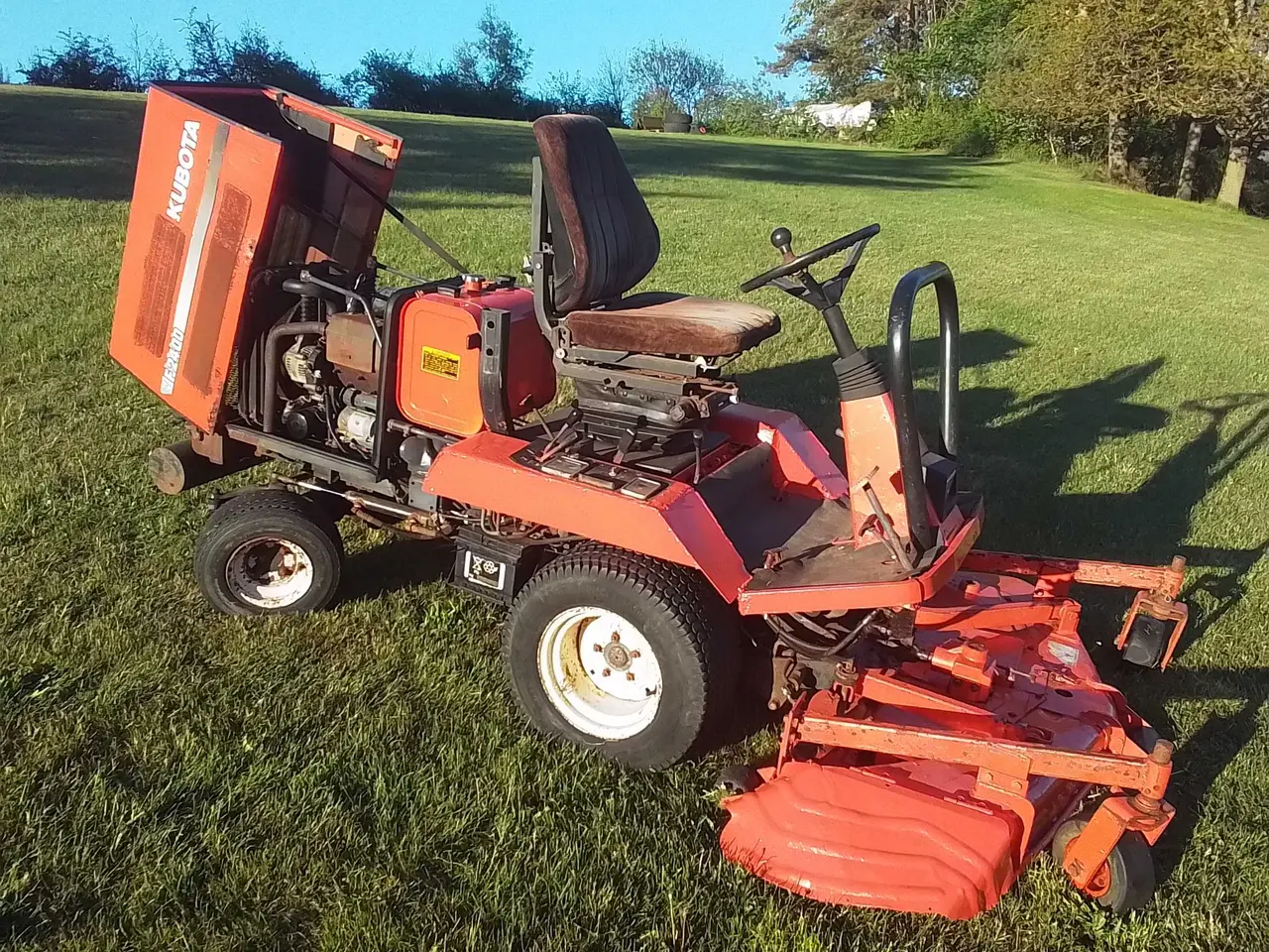 Billede 3 - Ftontmonteret Plænetraktor