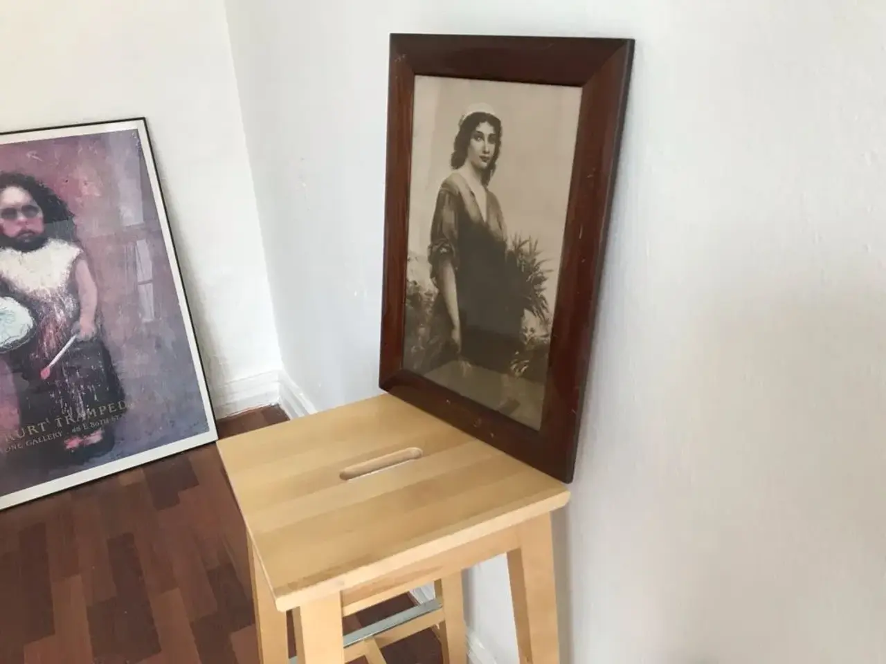Billede 2 - Fotografi - af en kvinde motiv - mahogniramme