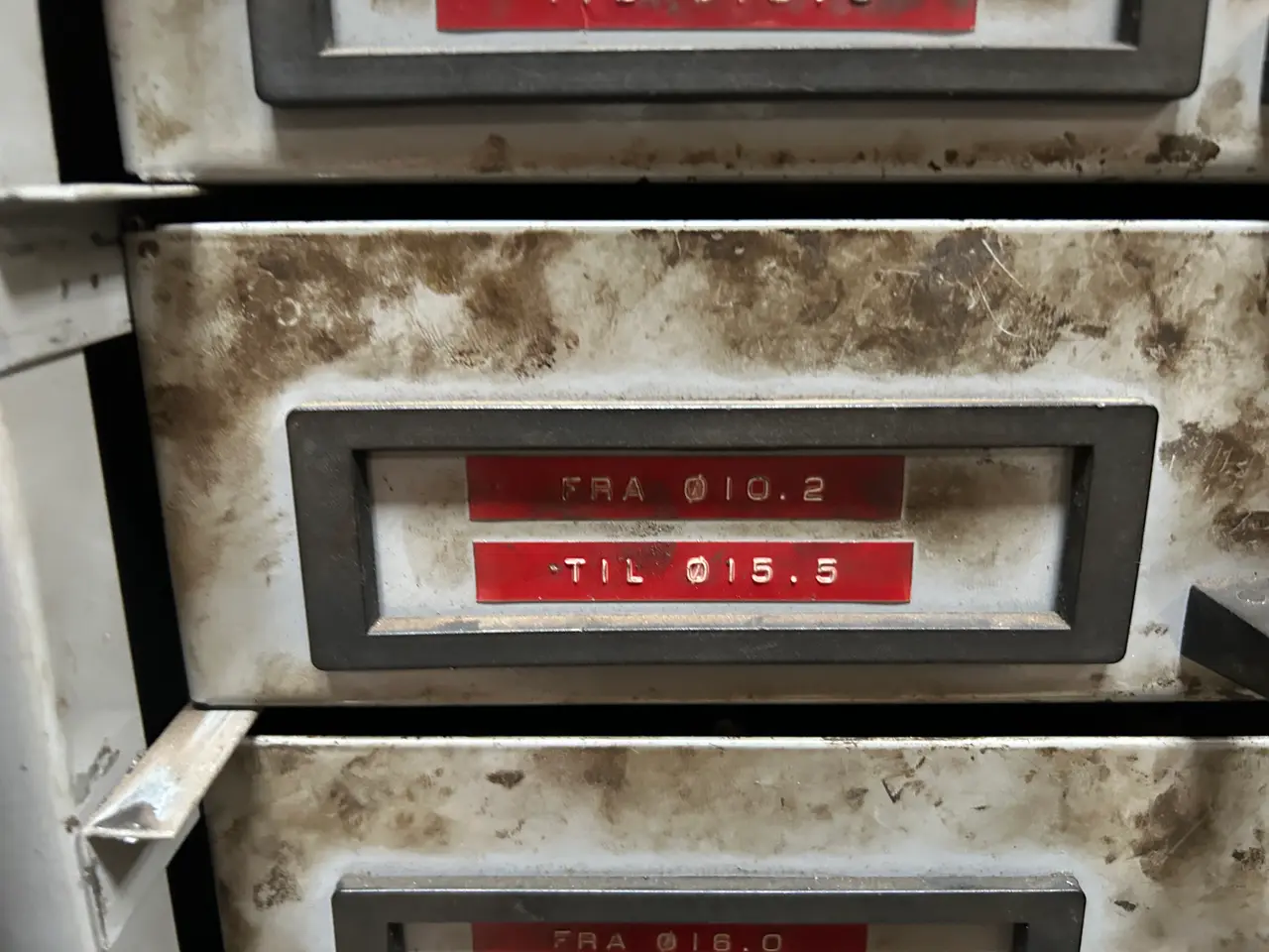 Billede 4 - Skab med indhold
