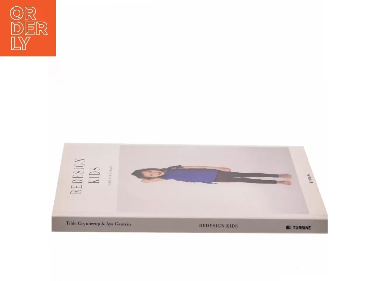 Billede 2 - Redesign kids : sy til børn af genbrugstøj af Aya Gantriis (f. 1974) (Bog)