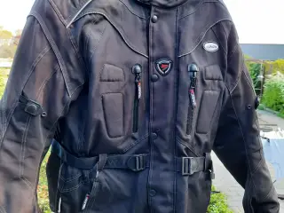 MC Jakke og Bukser