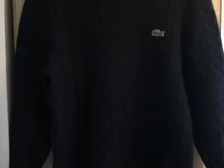 Ny Lacoste Striktrøje, Str M (Passer som Small)