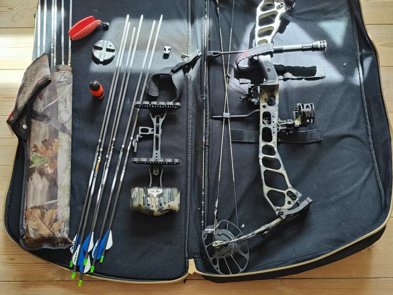 Billede 10 - 60lbs Compound bue og ekstra udstyr