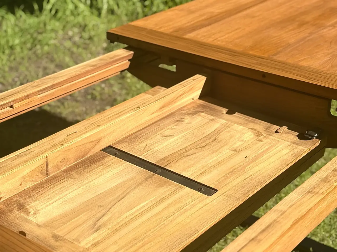 Billede 4 - Eksklusivt nyrenoveret massivt teakbord – Indoor &
