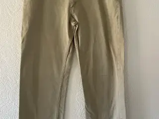 Sandfarvet Jeans fra Lee. (Størrelse: W40/L32)