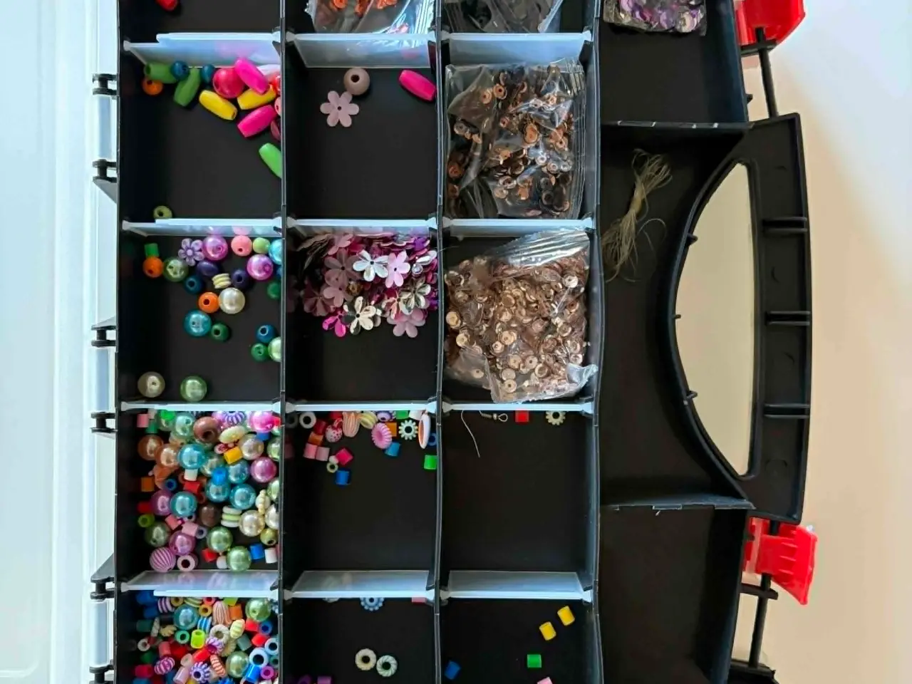 Billede 5 - Dobbeltsidet kuffert med perler/ smykkesten
