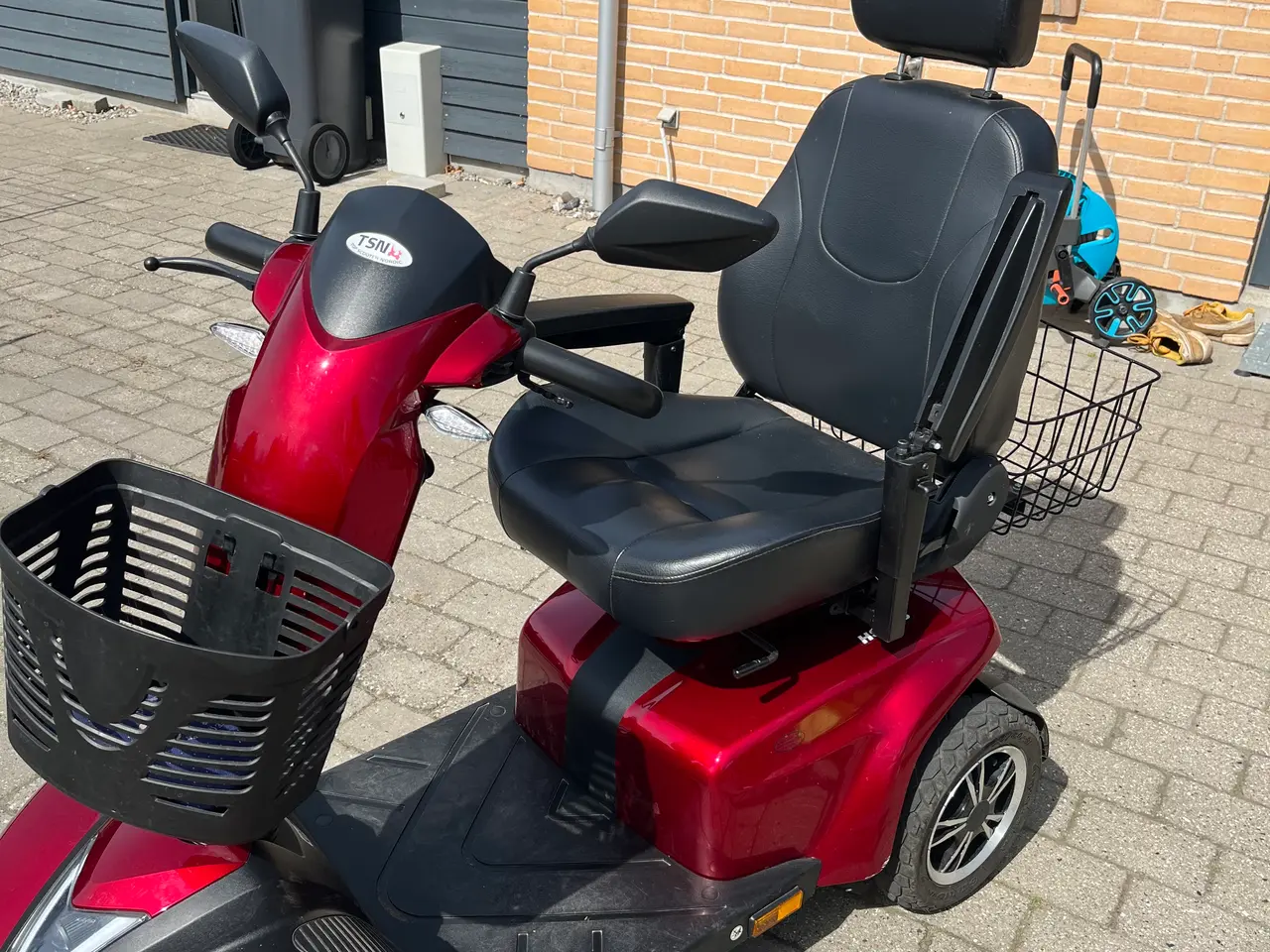 Billede 2 - Meget stabil og velkørende 4 hjulet EL- scooter