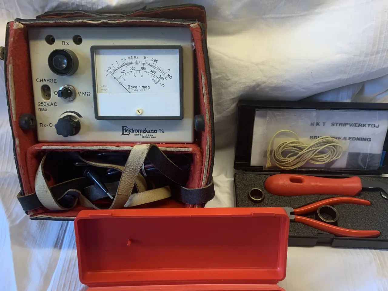Billede 3 - Til Elektikeren...1000 Volt Megger samt værktøj