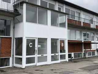Flotte kontorlokaler i en stor flerbrugerejendom