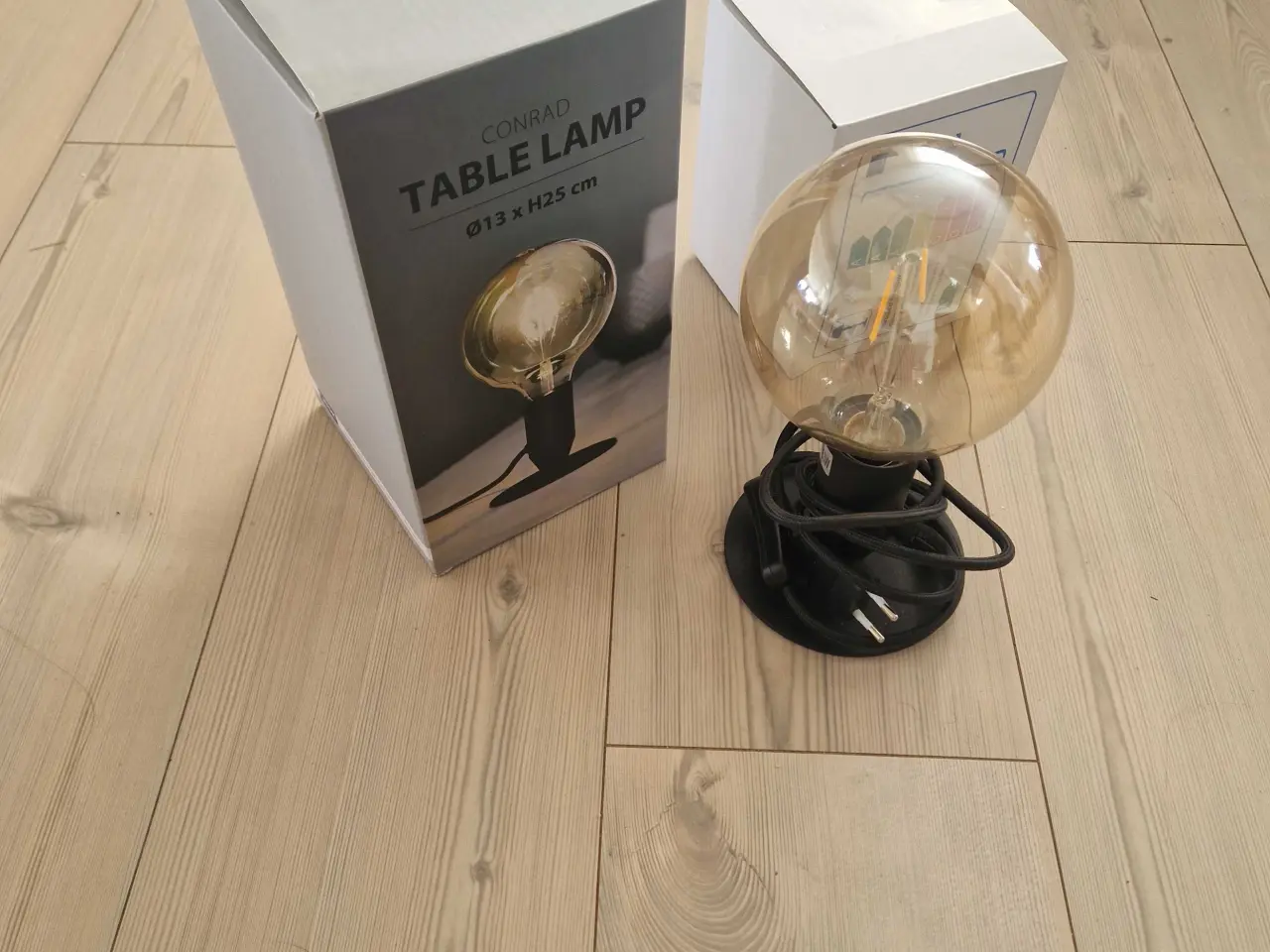Billede 3 - Spændende bordlampe. Conrad.