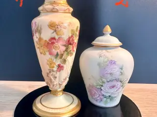 To antikke genstande af porcelæn