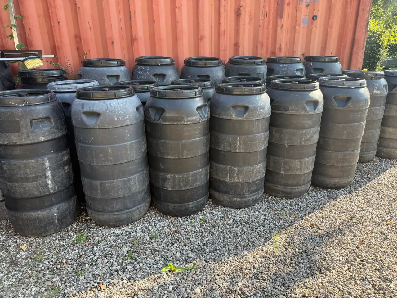 Billede 1 - Tønder til evt. foder,regnvand