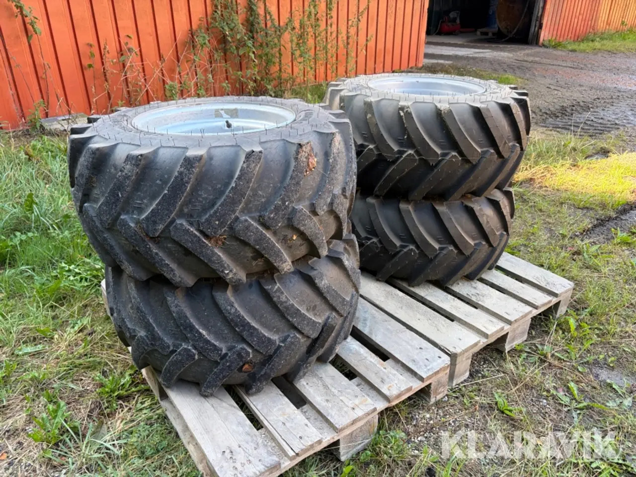 Billede 5 - Dæk med fælge Mustang Minilæsser 4 styk
