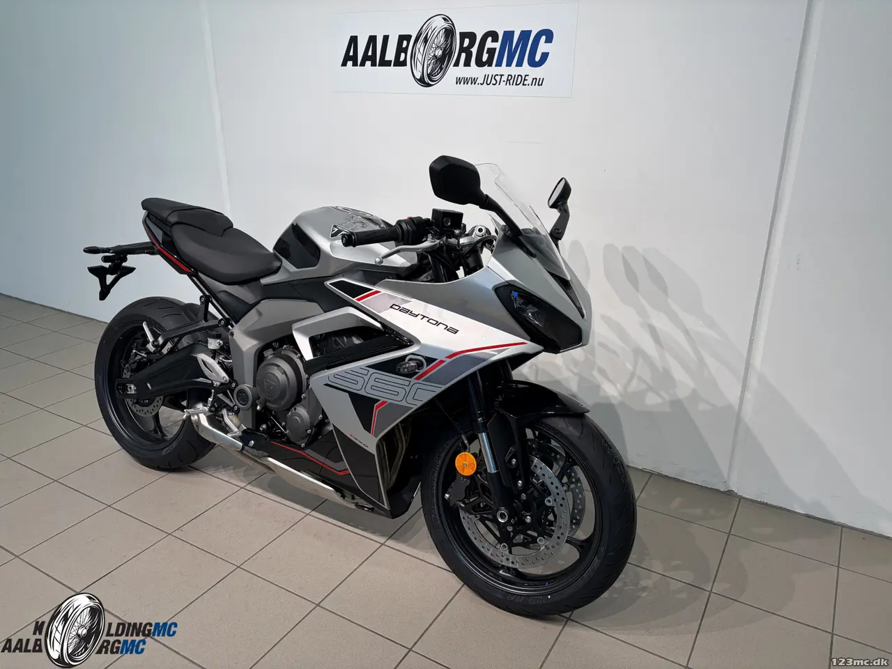 Billede 3 - Triumph Daytona 660 ALUMINIUM SILVER/SAPPHIRE BLACK