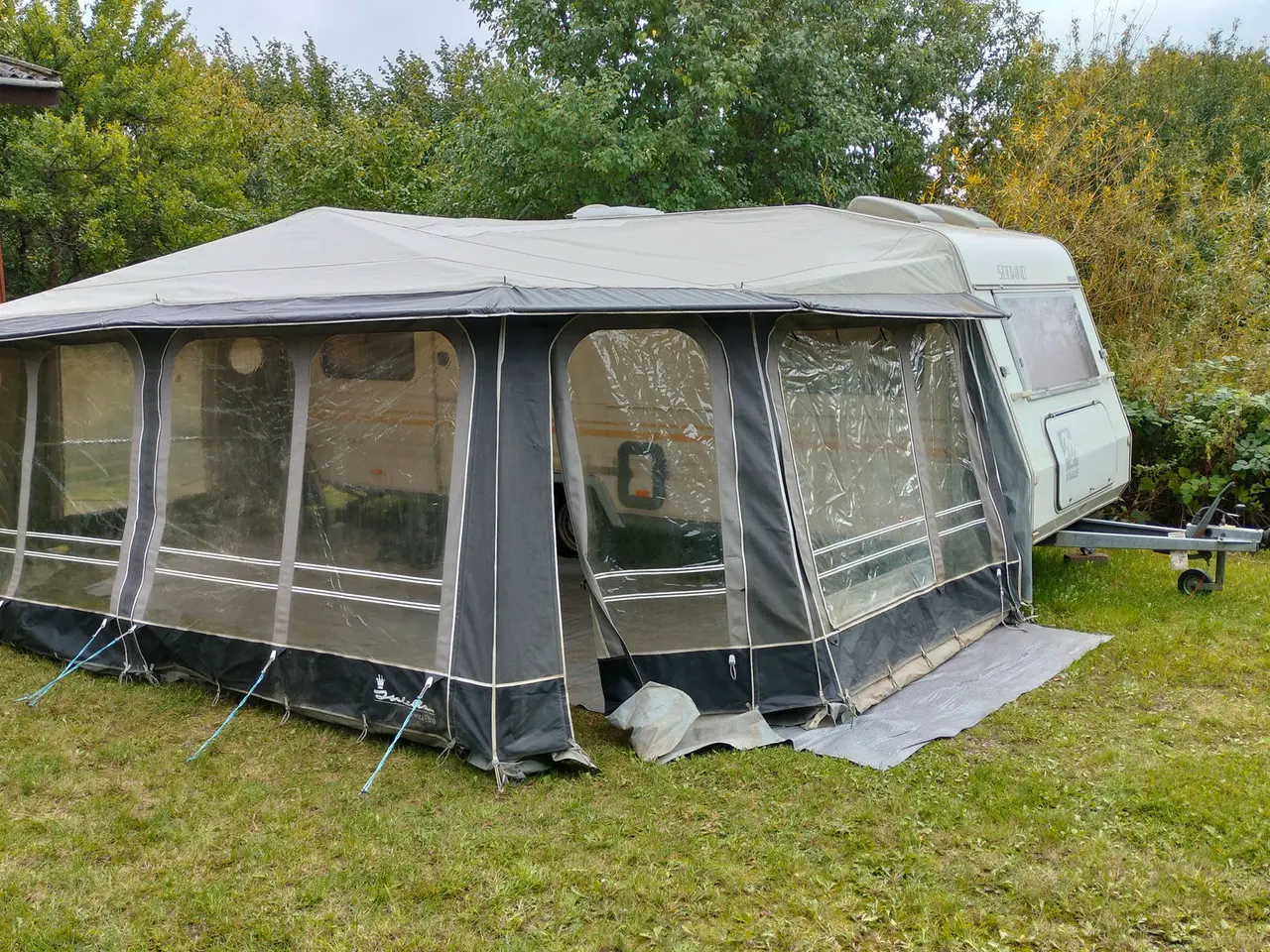 Billede 2 - Campingvogn med 2 fortelte.