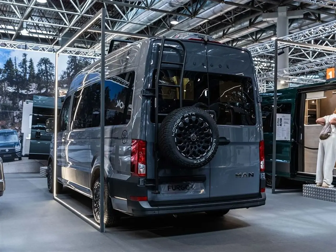 Billede 42 - 2026 - FURGOK XPANSION 600 4x4 Langsgående senge og cykel garage på 6 meter!
