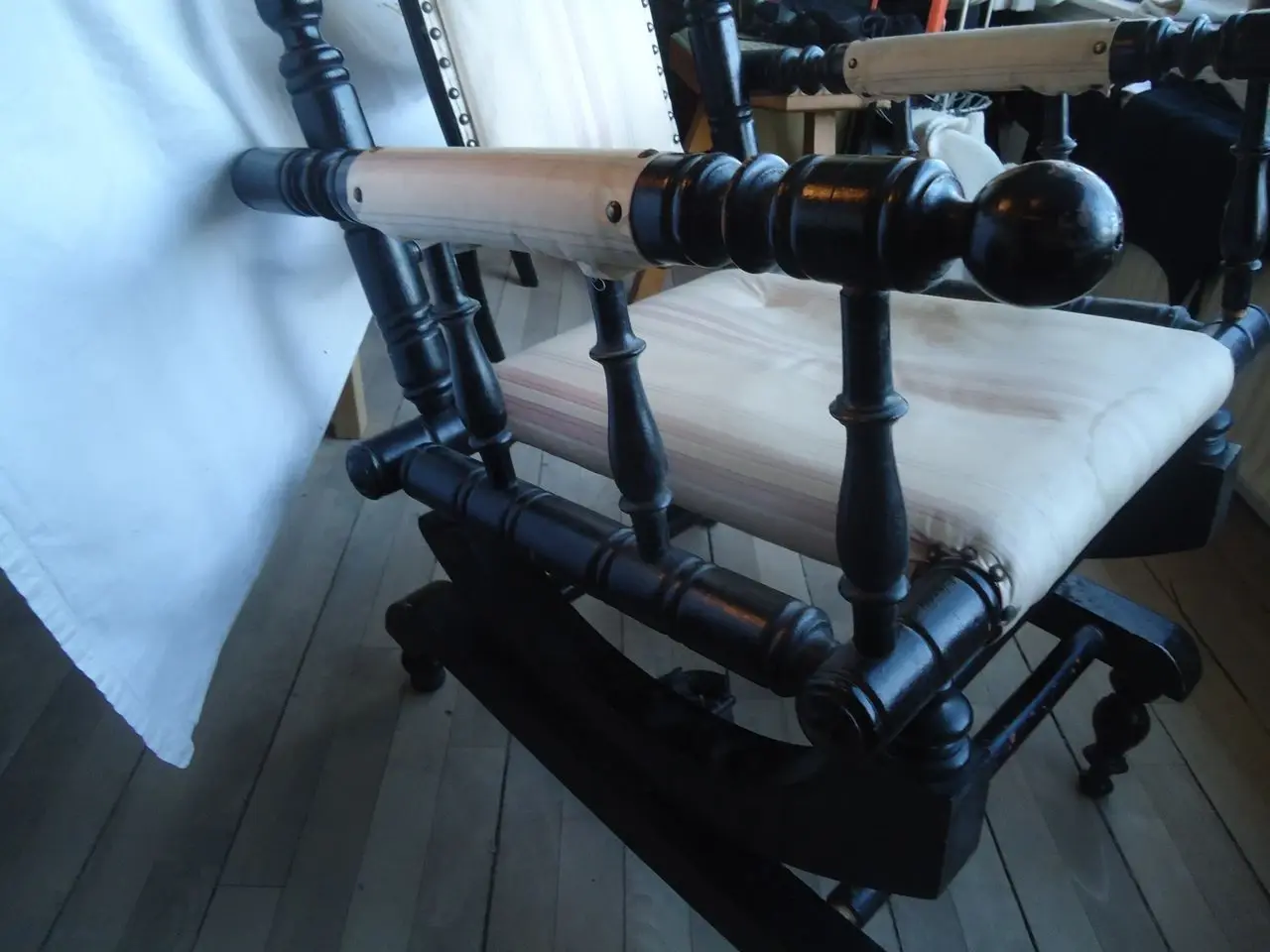 Billede 1 - GYNGE STOL []