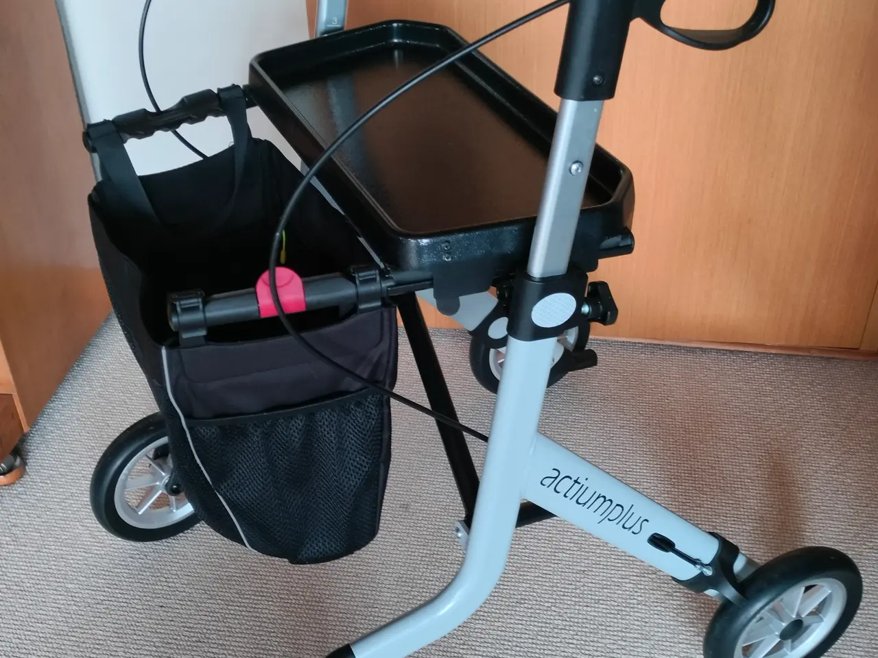 Billede 1 - Nyere letvægts rollator sælges - Actiumplus SPACE.