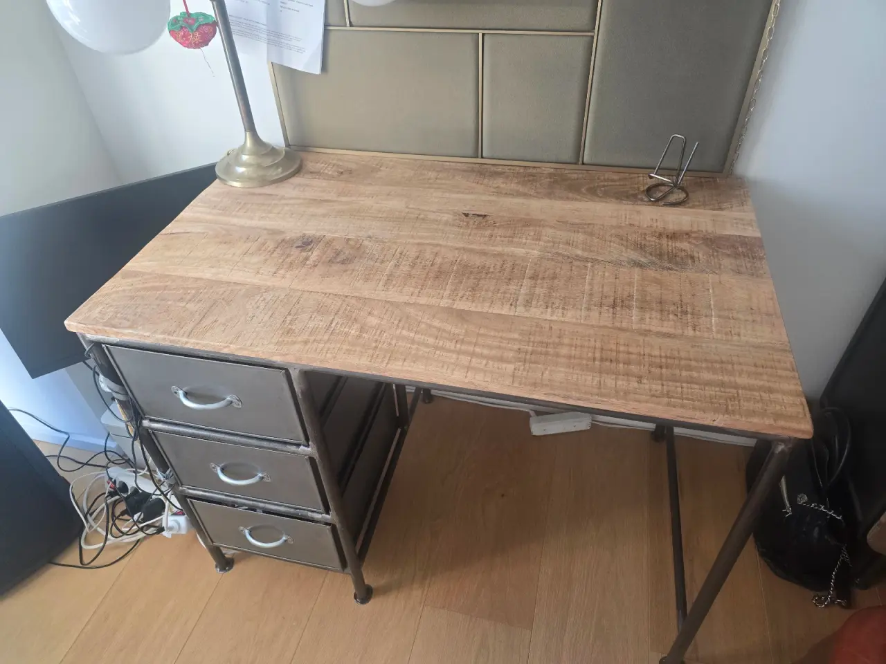 Billede 1 - Skrivebord