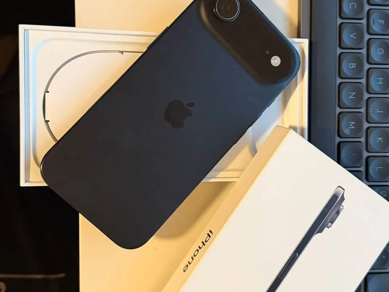 Billede 3 - iPhone Air Sælges