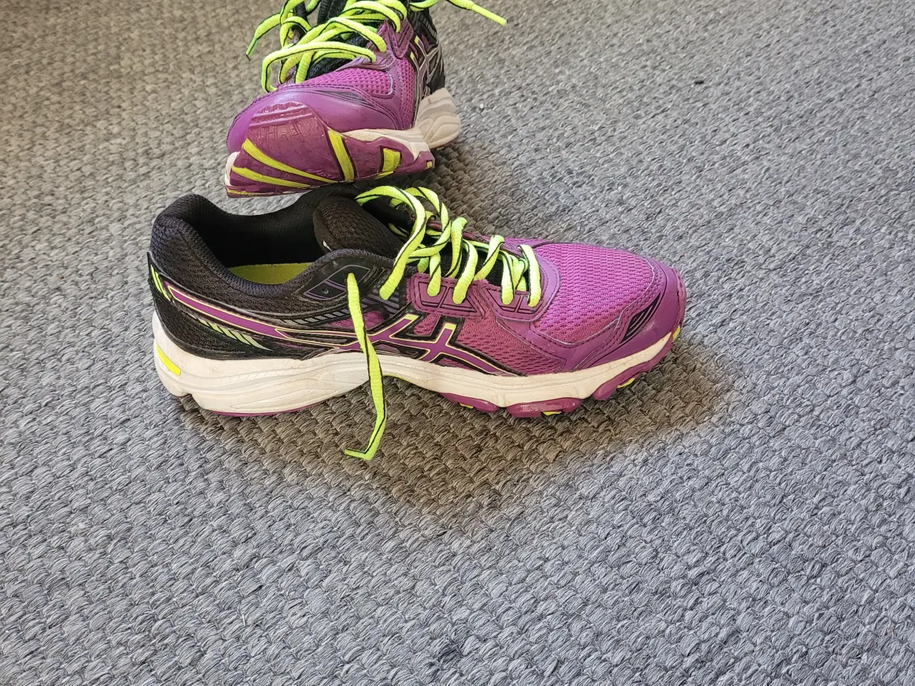 Billede 3 - Sportssko Asics str 39. Kr 200 -