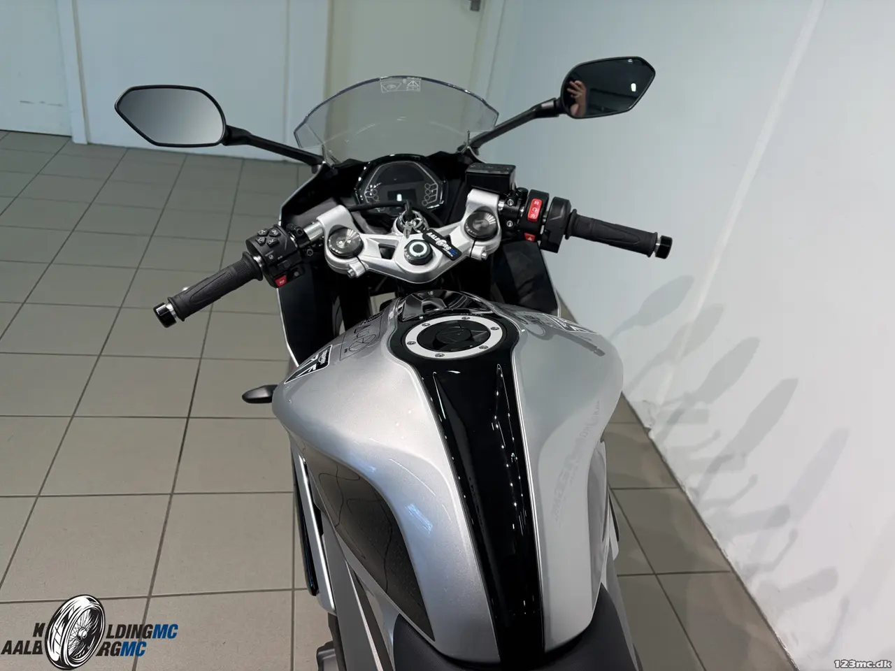Billede 6 - Triumph Daytona 660 ALUMINIUM SILVER/SAPPHIRE BLACK