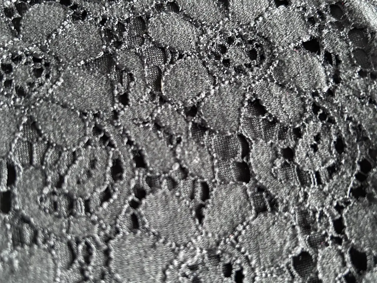 Billede 3 - H&M broderi anglaise kjole, str. 134