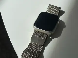 Apple Watch Series 8 GPS Starlight + original Mila
