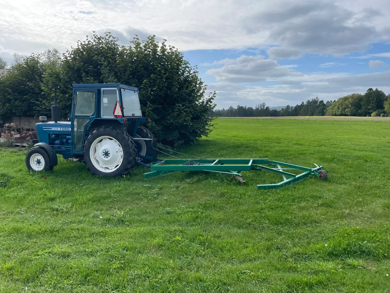 Billede 1 - FORD 3600 Traktor med vejhøvl og bagskovl (rød)