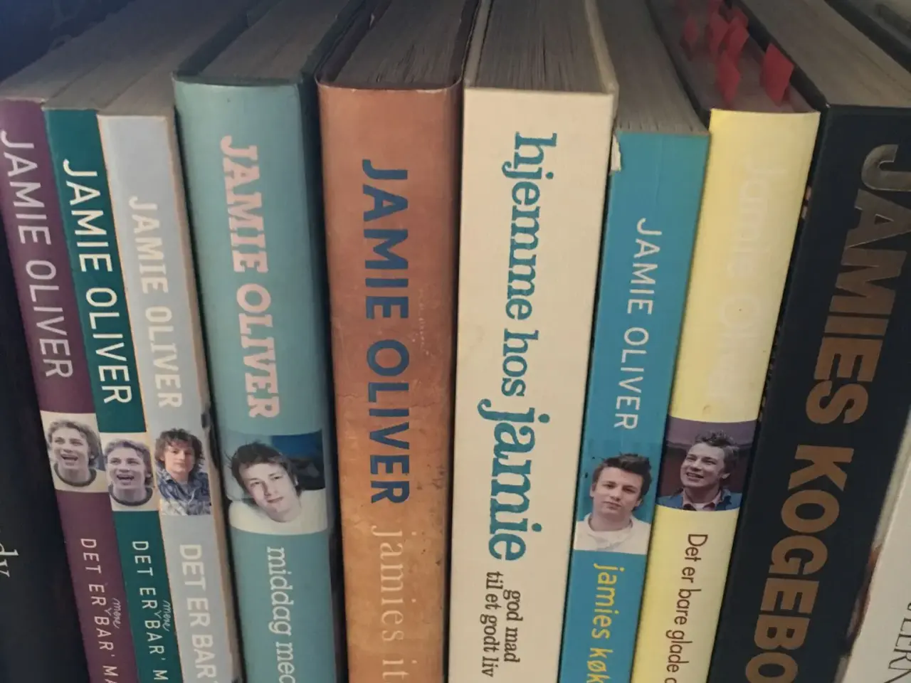 Billede 1 - Jamie Oliver kogebøger 40 kr pr stk