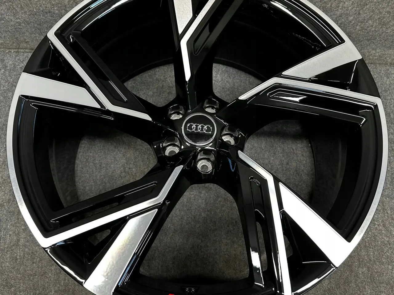 Billede 2 - ALUFÆLGE AUDI RS 6 4K0 22"