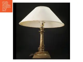 Bordlampe i messing med hvid lampeskærm (str. Lampeskærm ø. 41 cm. stage. 40 cm)