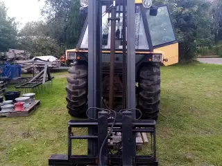 Trucktårn med gaffelflyt og udskyder gafler