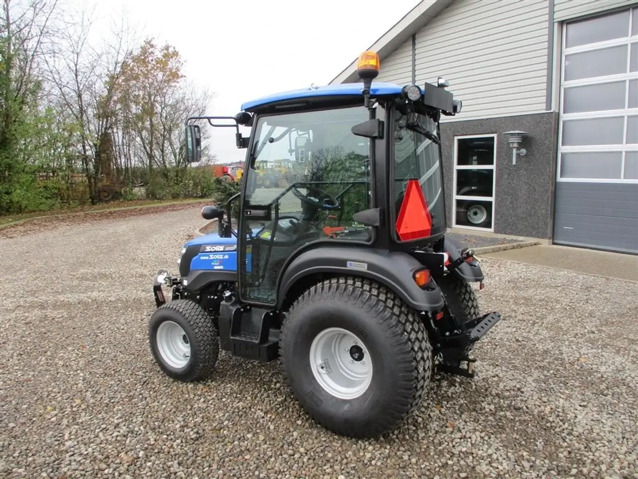 Billede 2 - Solis 26 HST Med kabine, Turf dæk og frontlift