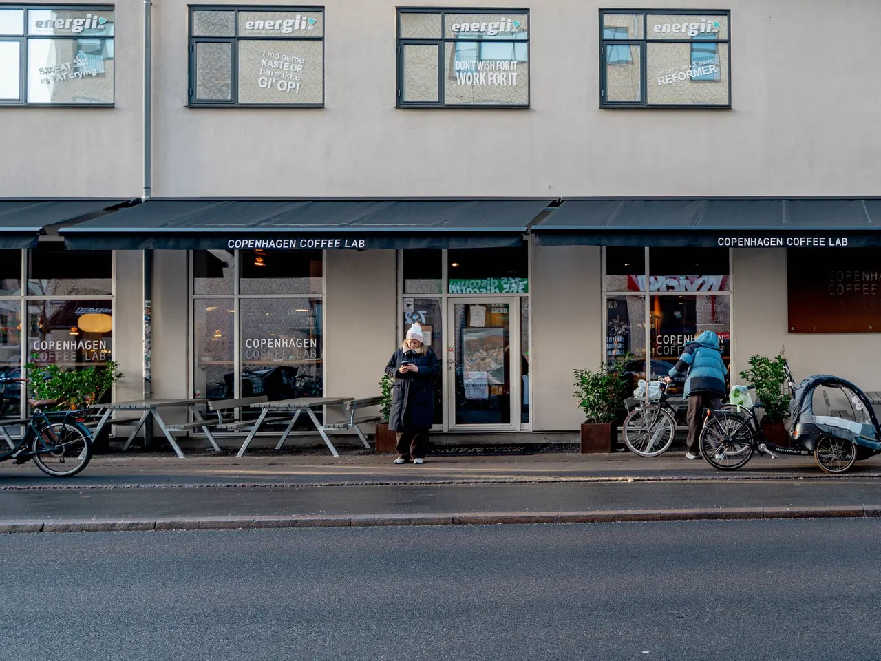 Billede 6 - Gennembelyst og højloftet kontor