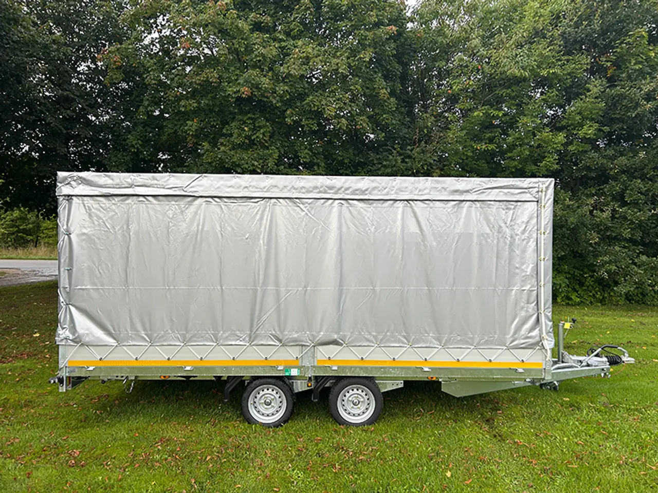 Billede 3 - Høj presenning m. gardinsider til Eduard 4522 trailer