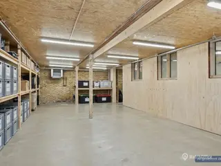108 m² lager på stueplan til leje i Glostrup med dobbeltdør og tekøkken