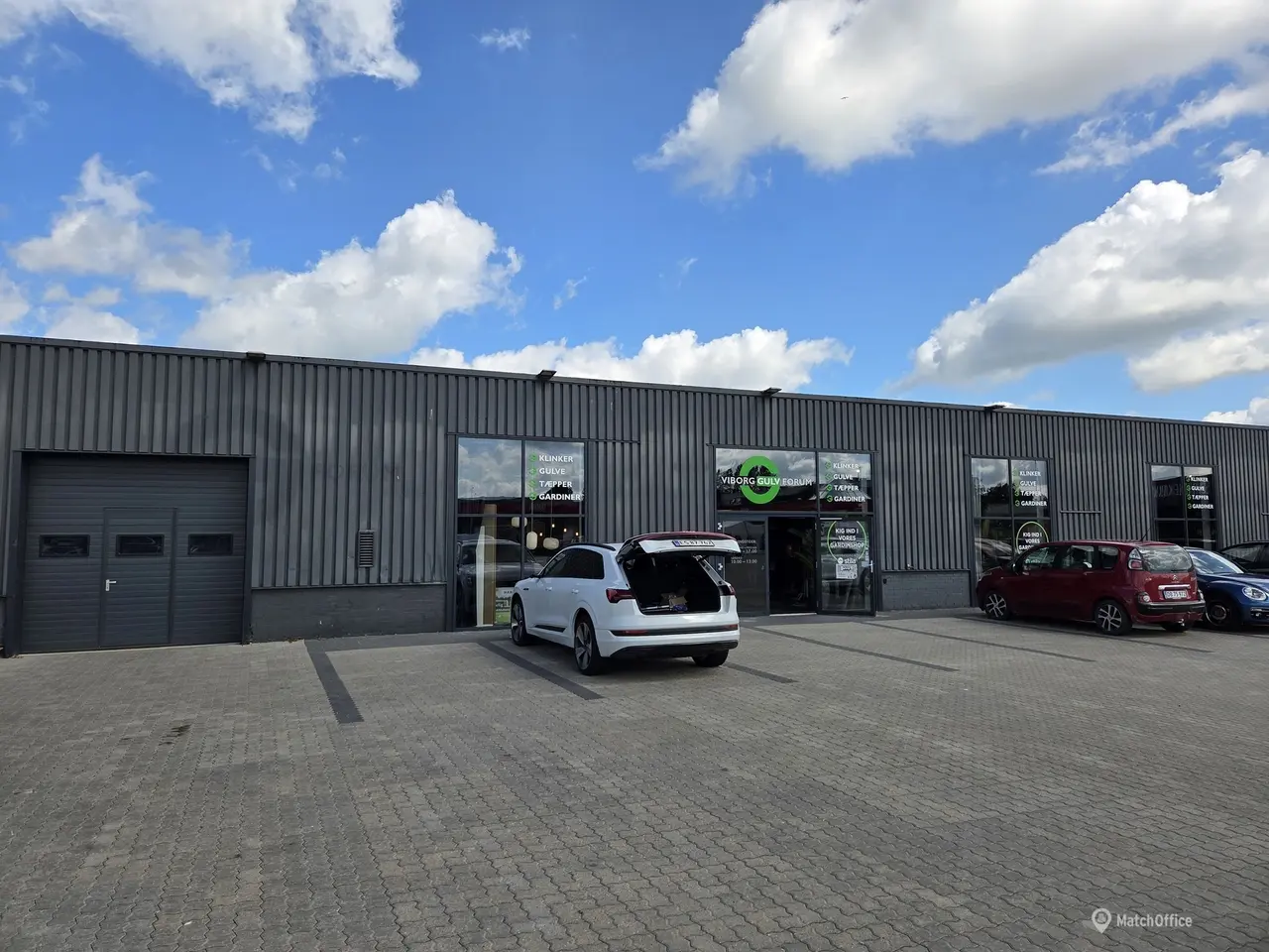 Billede 1 - Flot og synligt butikslokale - i alt ca. 556 kvm