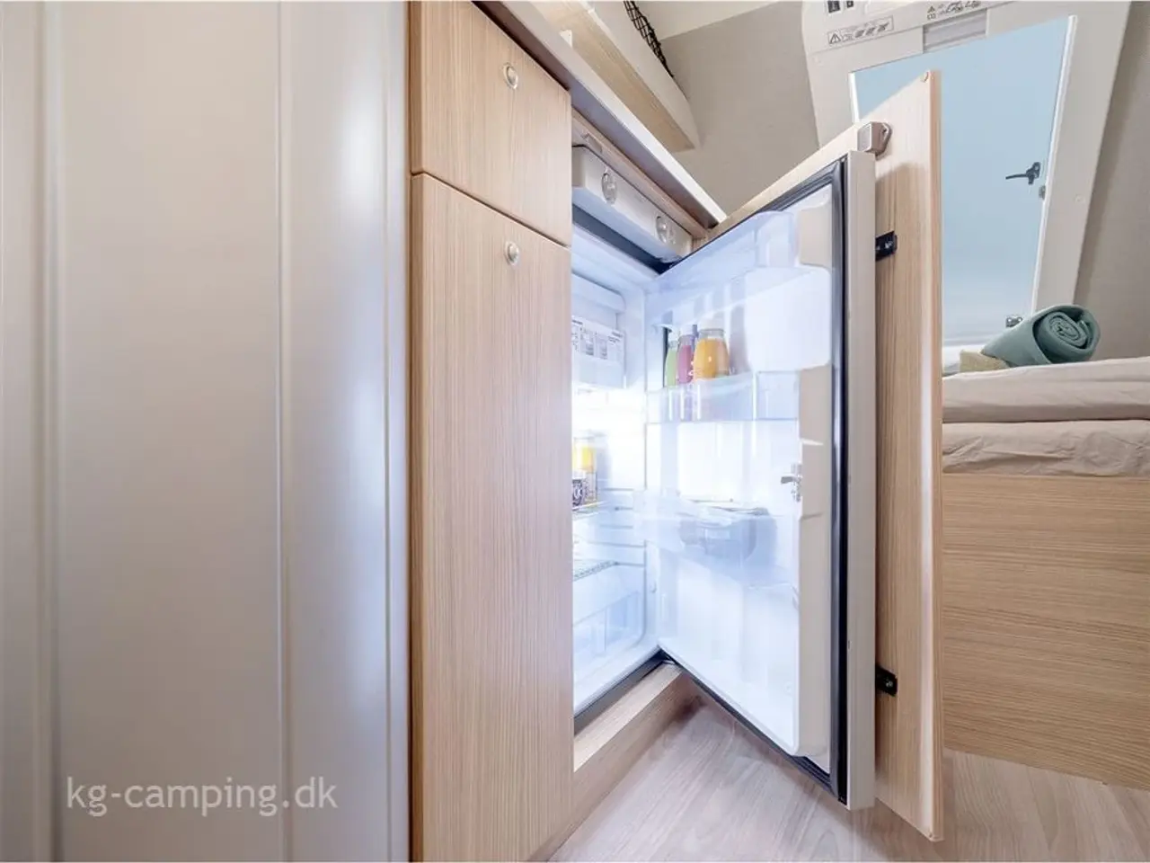 Billede 9 - 2024 - Tabbert T@b L 400 Basic   Populær lille kørevogn med fast dobbeltseng og toilet.