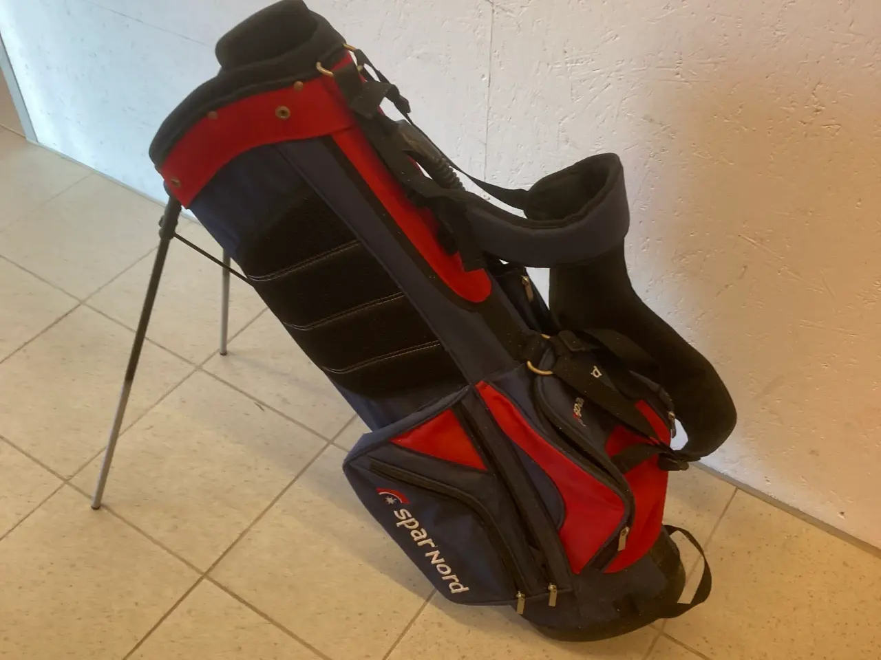 Billede 5 - Super flot golfbærebag  Rummelig 8 Rum