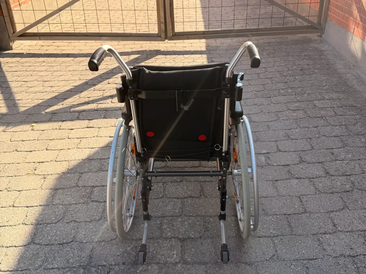 Billede 3 - Fastrammet kørestol