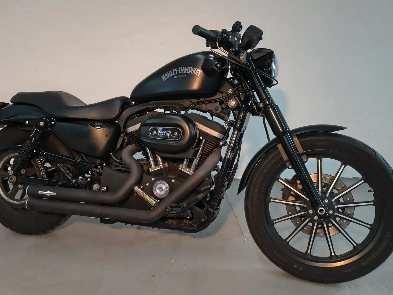 Billede 1 - Flot og velholdt 2012 Harley Davidson XL883N Iron