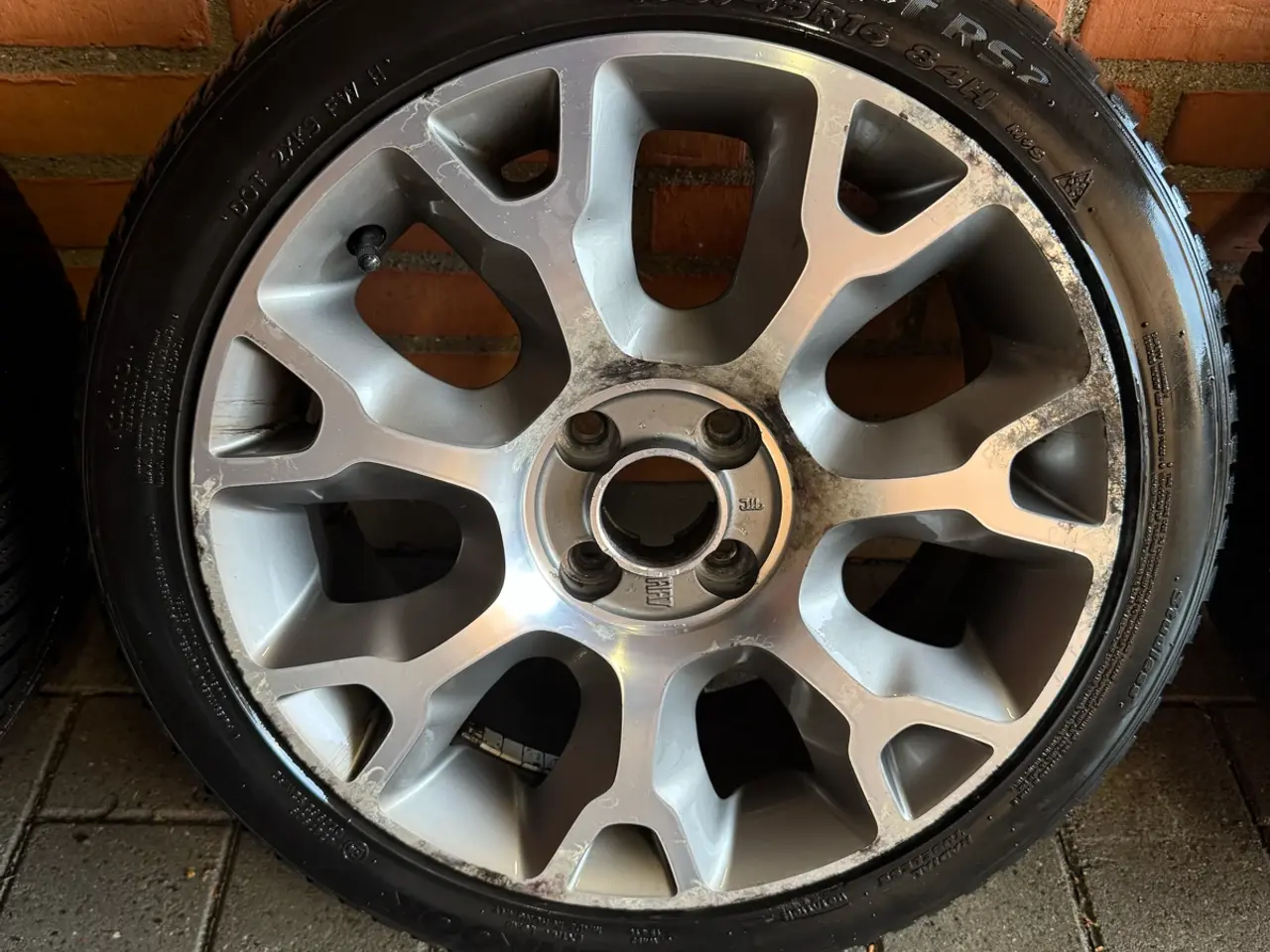 Billede 3 - Originale Fiat 500 16” alufælge med vinterdæk 