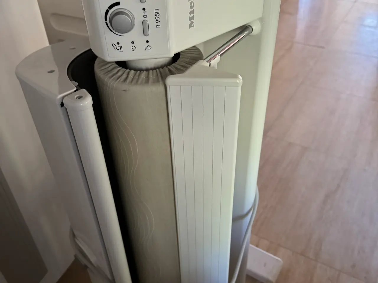 Billede 5 - Miele strygerulle B 995 D med dampfunktion
