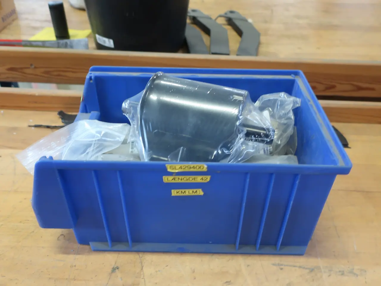 Billede 8 - Arbejdsbord med indhold