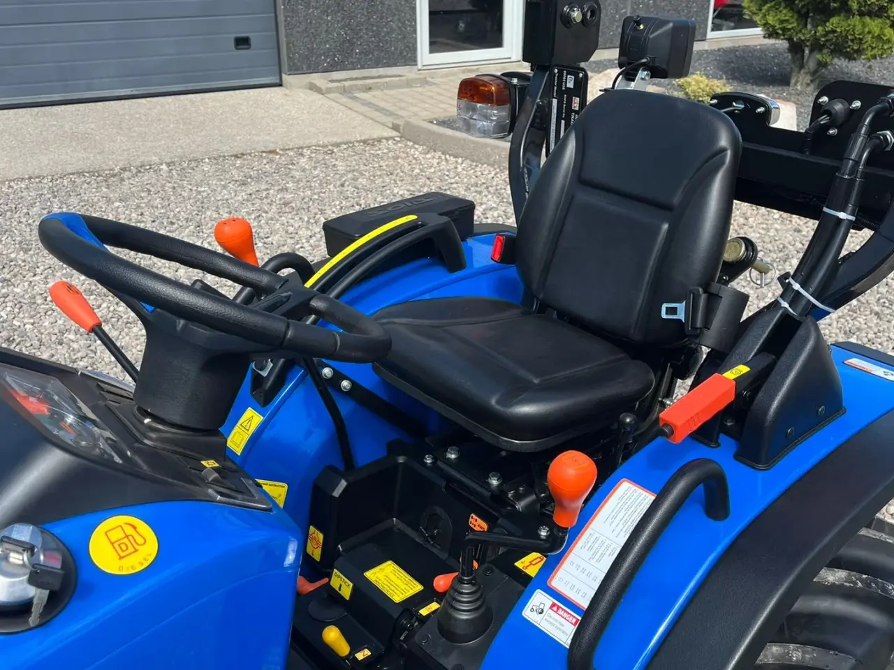 Billede 4 - Solis S26 6+2 Gearmaskine med Servostyring og brede traktorhjul