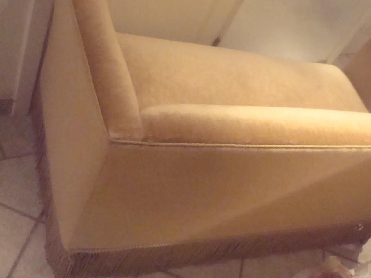 Billede 3 - SOFA m/ gyldent plys i perfekt stand - 