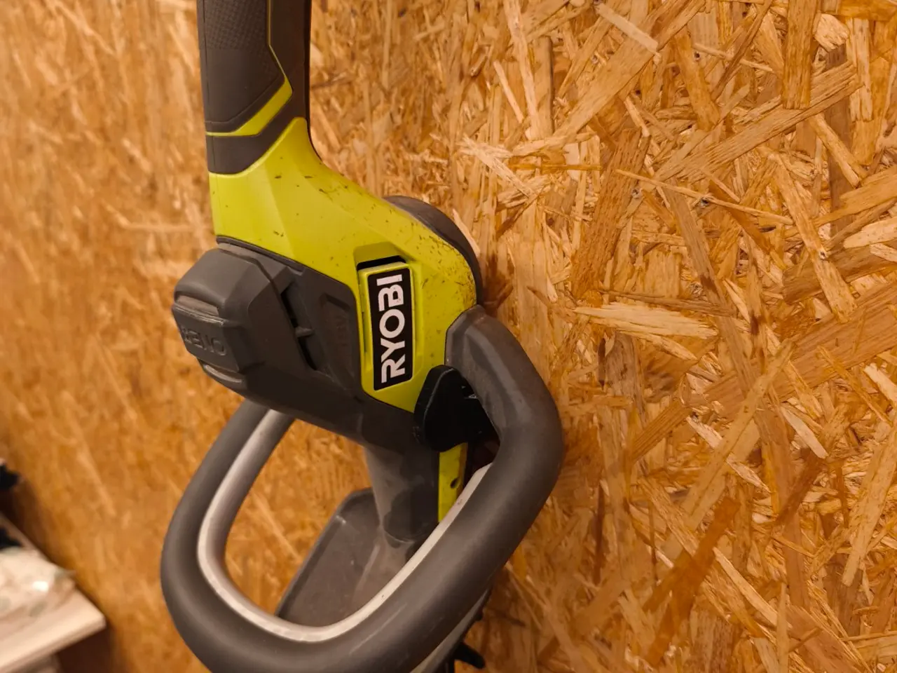 Billede 2 - Ryobi ONE+ holder til hækkeklipper – 3D-print